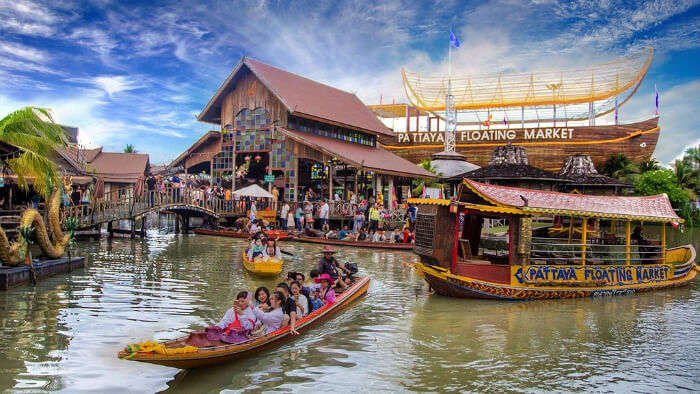 Discover the Enchanting Floating Markets of Thailand