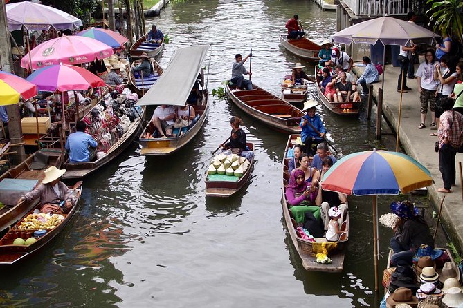 Exploring Thailands Floating Markets: A Shoppers Paradise