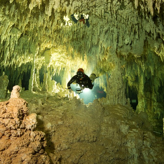 Exploring Thailand’s Majestic Underwater Caves: A Comprehensive Divers Guide