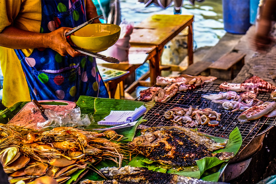 Exploring Thailands Street Food Scene: A Gastronomic Adventure