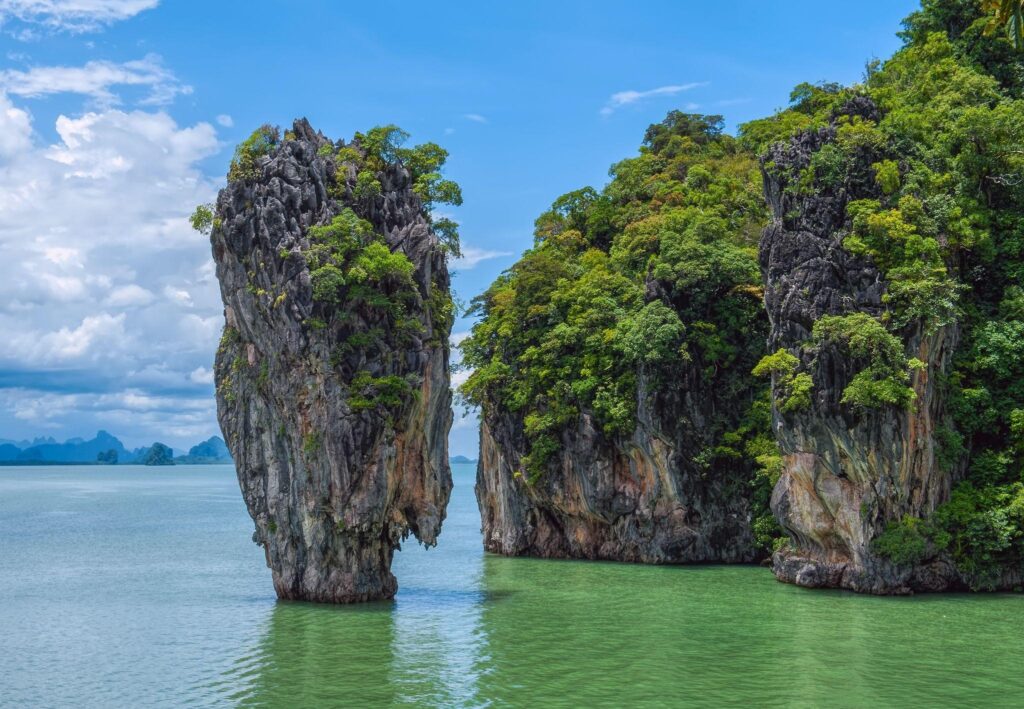 Exploring the Spectacular Underwater Life of Thailand: A Snorkelers Paradise