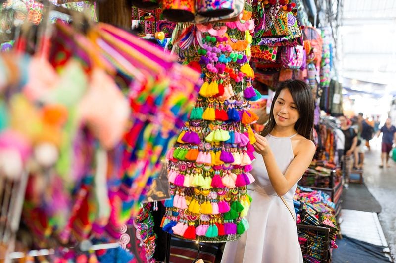 Exploring the Vibrant Markets of Thailand: Your Guide to Souvenirs and Shopping