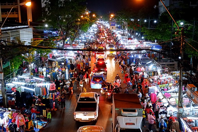 Thailands Vibrant Night Market Experience