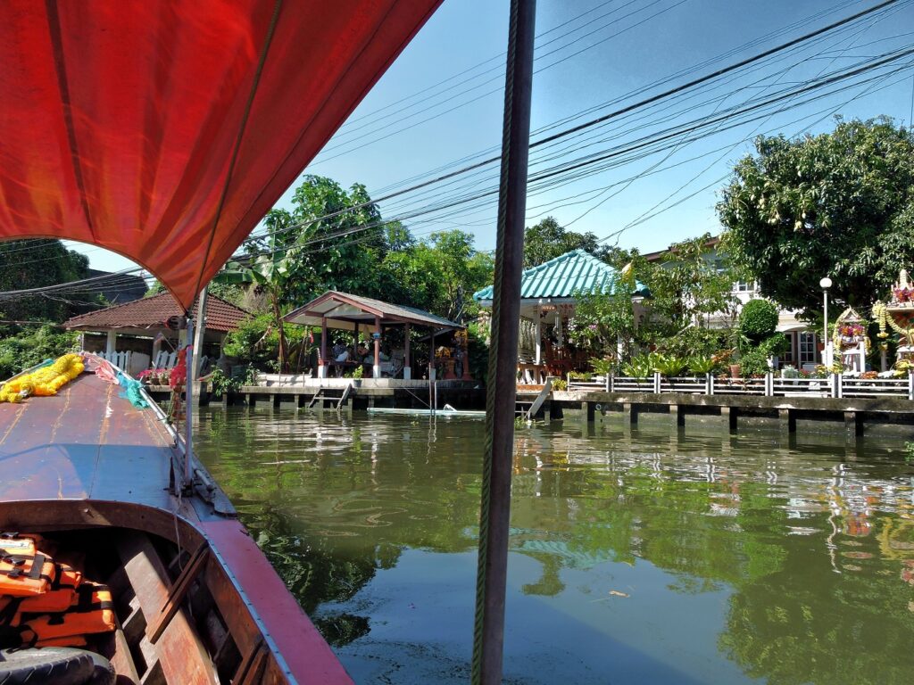 Exploring Thailands Khlongs: Unveiling the Alluring Labyrinth of Canals