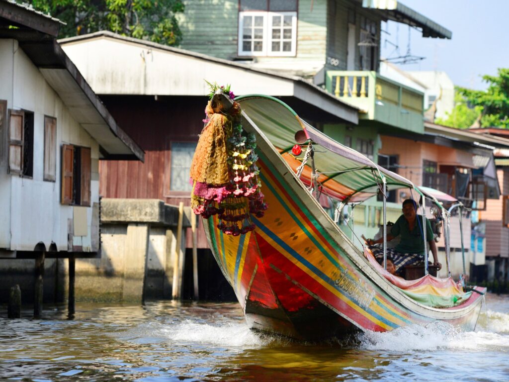 Exploring Thailands Khlongs: Unveiling the Alluring Labyrinth of Canals