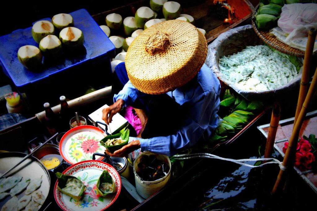 Exploring the Culinary Delights of Thailands Vibrant Night Markets