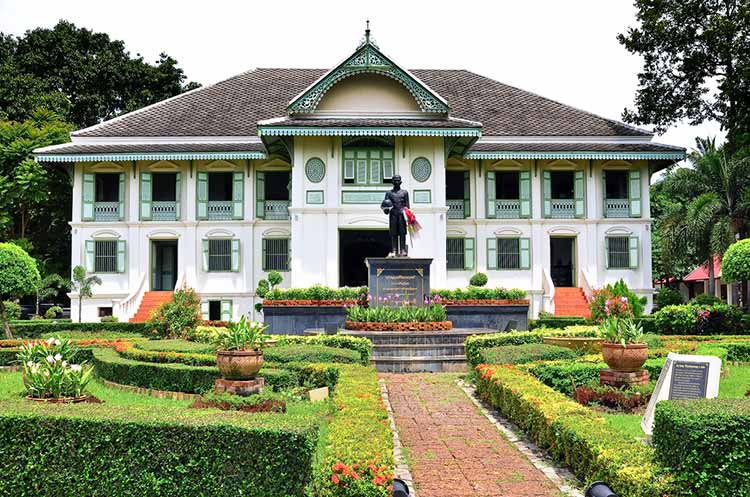Discovering Thailands Remarkable Teakwood Mansions