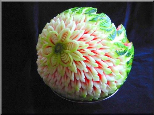 The Intricate Thai Art of Fruit and Vegetable Carving Revealed